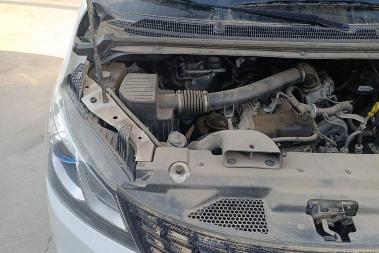 Used SAIC MAXUS G10 2023 2.0L Manual Multi-Function Version Gasoline 7 Seats Engine Bay Right