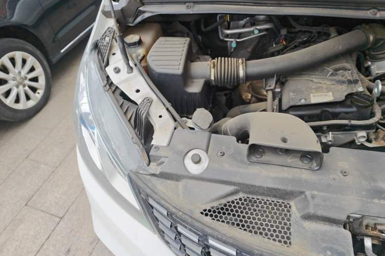 Used SAIC MAXUS G10 2023 2.0L Manual Multi-Function Version Gasoline 7 Seats Engine Bay Right