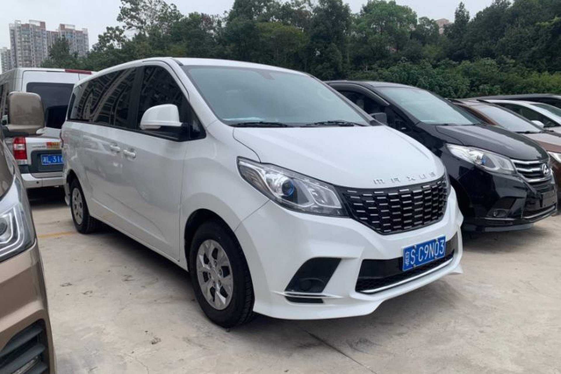 Used SAIC MAXUS G10 2023 2.0T Manual Multi-Function Version Diesel 7/8/9 Seats Exterior 2