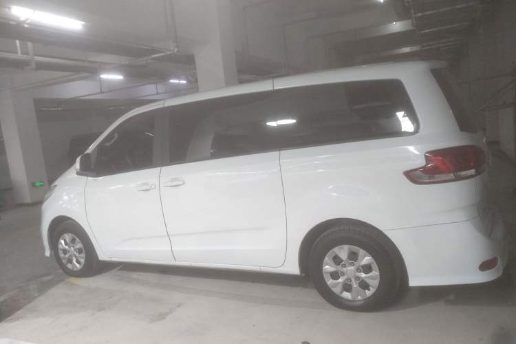Used SAIC MAXUS G10 2023 Facelift 2.0L Manual Multi-Function Version Gasoline 7-Seater Exterior 3