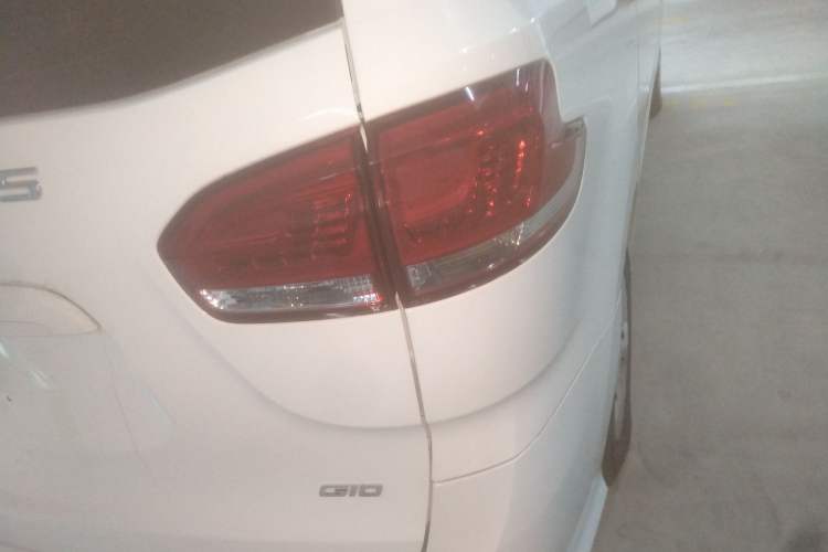 Used SAIC MAXUS G10 2023 Facelift 2.0L Manual Multi-Function Version Gasoline 7-Seater Exterior 6