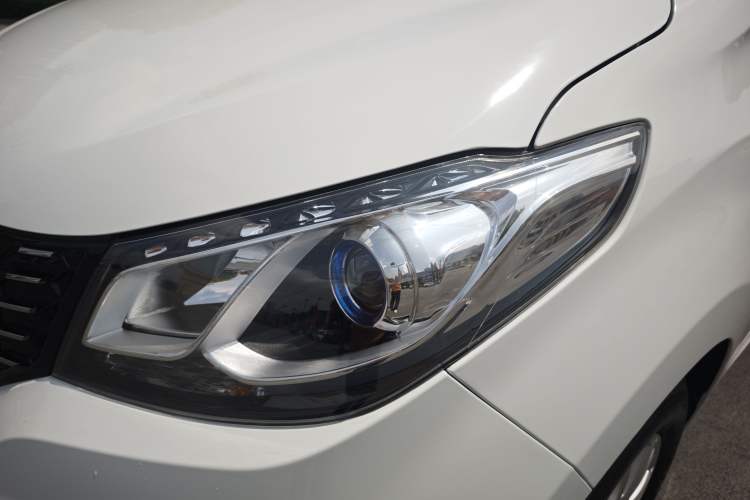 Used SAIC MAXUS G10 2023 Facelift 2.0L Manual Multi-Function Version Gasoline 7-Seater Exterior 8