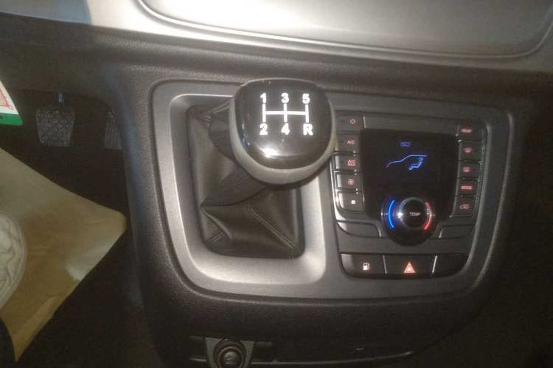 Used SAIC MAXUS G10 2023 Facelift 2.0L Manual Multi-Function Version Gasoline 7-Seater Gear Lever