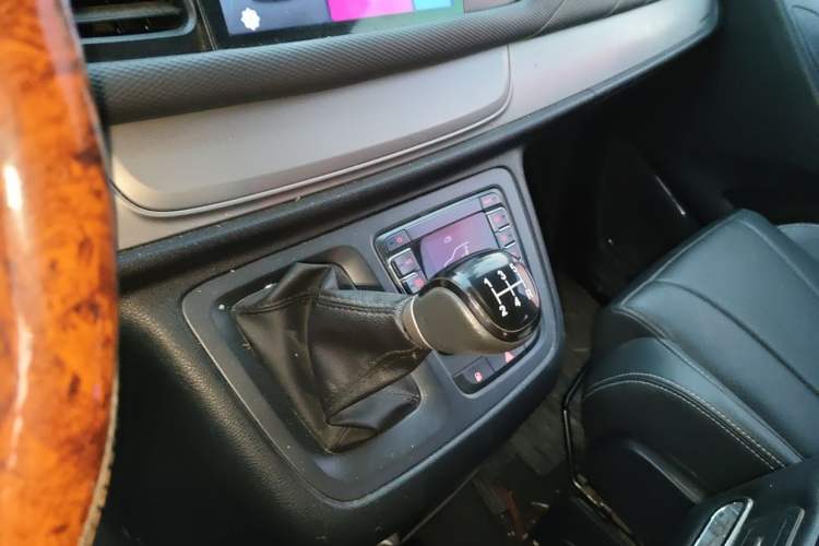 Used SAIC MAXUS G10 2023 2.0L Manual Multi-Function Version Gasoline 7 Seats Gear Lever