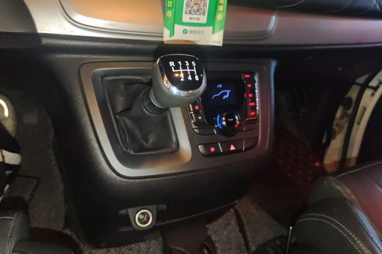 Used SAIC MAXUS G10 2023 2.0T Manual Multi-Function Version Diesel 7/8/9 Seats Gear Lever