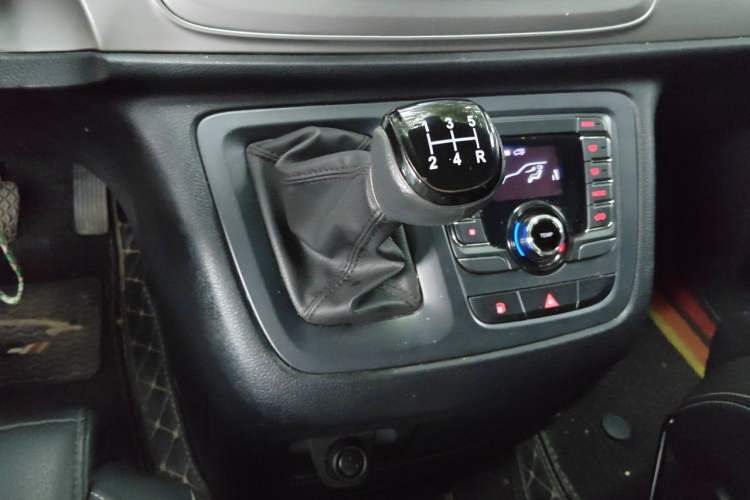 Used SAIC MAXUS G10 2023 2.0L Manual Multi-Function Version Gasoline 7 Seats Gear Lever