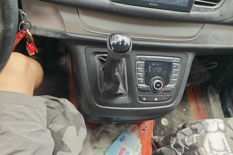 Used SAIC MAXUS G10 2023 2.0L Manual Multi-Function Version Gasoline 7 Seats Gear Lever