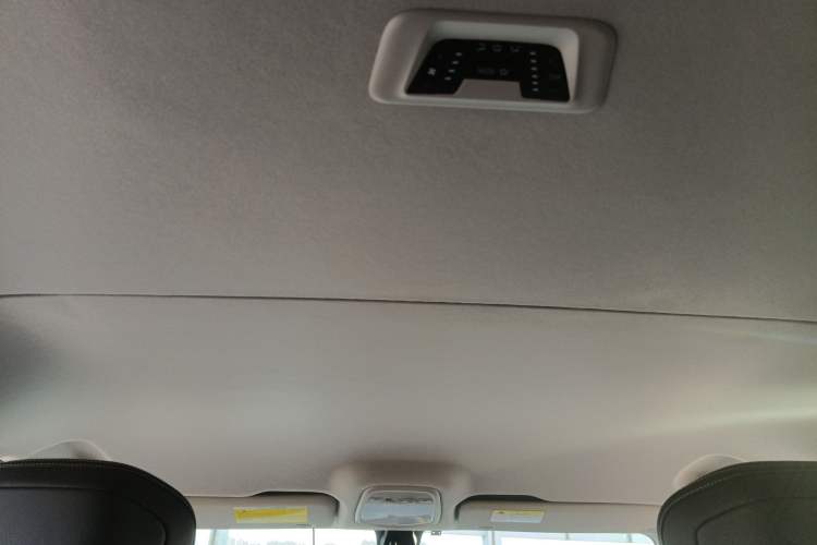 Used SAIC MAXUS G10 2023 2.0T Manual Multi-Function Version Diesel 7/8/9 Seats Headliner
