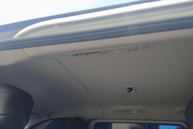 Used SAIC MAXUS G10 2023 2.0T Manual Multi-Function Version Diesel 7/8/9 Seats Headliner