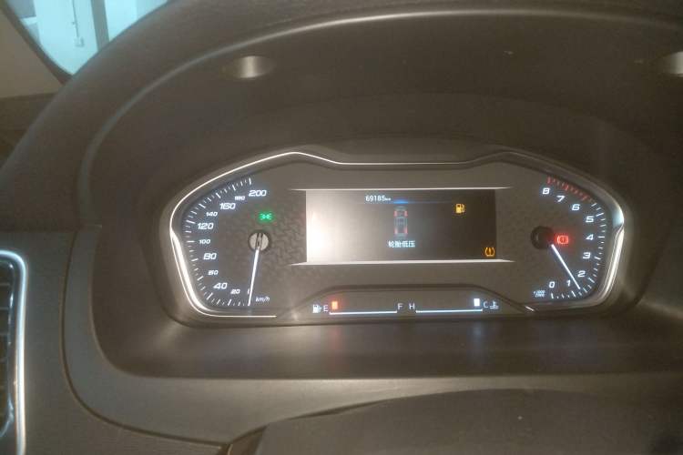 Used SAIC MAXUS G10 2023 Facelift 2.0L Manual Multi-Function Version Gasoline 7-Seater Instrument Cluster
