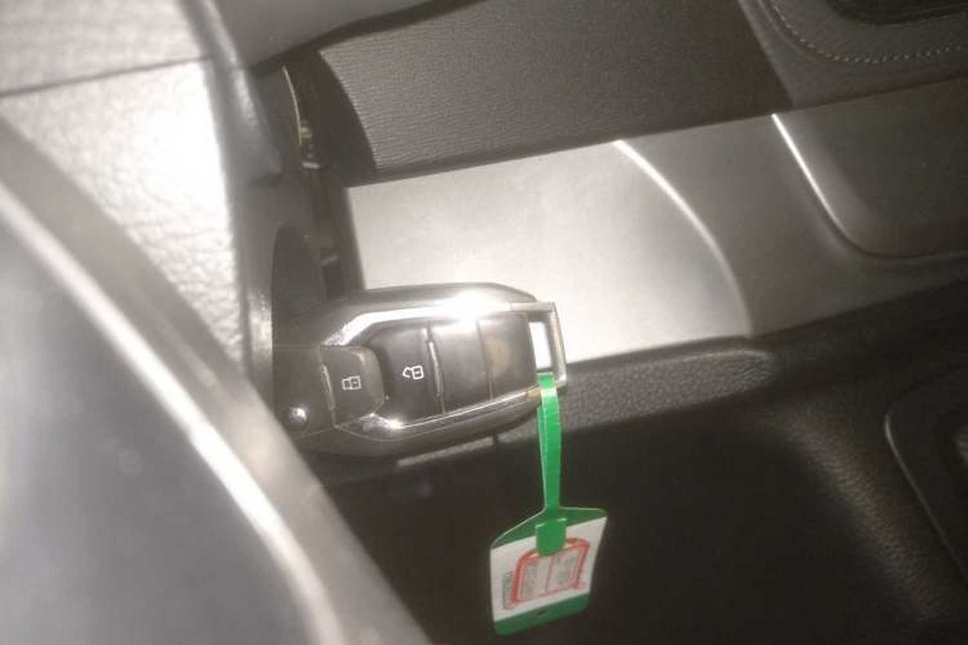 Used SAIC MAXUS G10 2023 Facelift 2.0L Manual Multi-Function Version Gasoline 7-Seater Interior 1