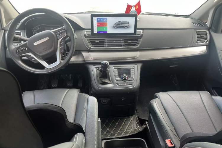 Used SAIC MAXUS G10 2023 Facelift 2.0L Manual Multi-Function Version Gasoline 7-Seater Interior 1