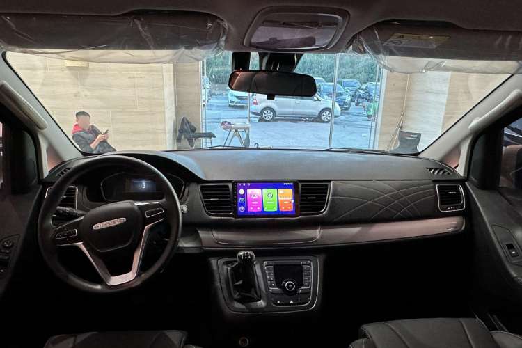 Used SAIC MAXUS G10 2023 Facelift 2.0L Manual Multi-Function Version Gasoline 7-Seater Interior 1