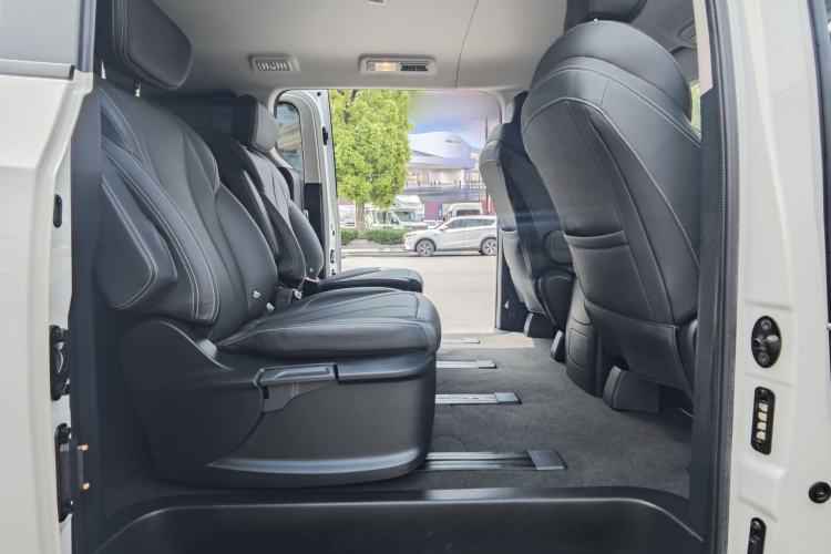 Used SAIC MAXUS G10 2023 Facelift 2.0L Manual Multi-Function Version Gasoline 7-Seater Interior 10
