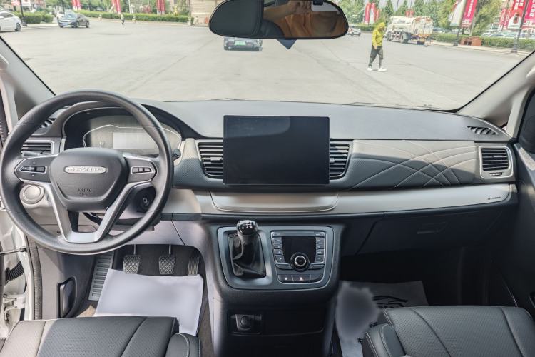 Used SAIC MAXUS G10 2023 Facelift 2.0L Manual Multi-Function Version Gasoline 7-Seater Interior 2