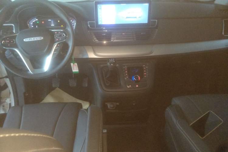 Used SAIC MAXUS G10 2023 Facelift 2.0L Manual Multi-Function Version Gasoline 7-Seater Interior 2