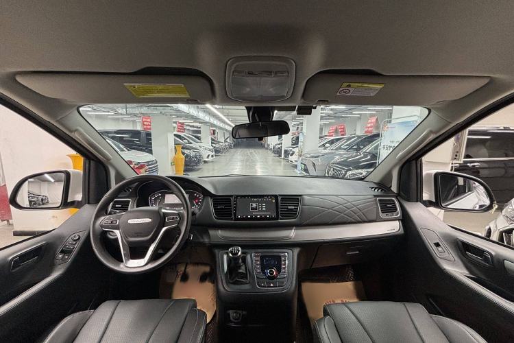 Used SAIC MAXUS G10 2023 2.0T Manual Multi-Function Version Diesel 7/8/9 Seats Interior 2