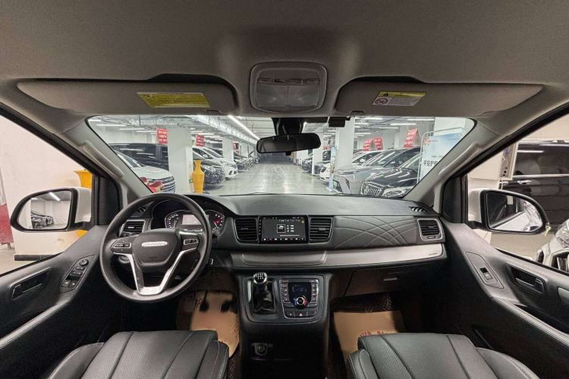 Used SAIC MAXUS G10 2023 2.0T Manual Multi-Function Version Diesel 7/8/9 Seats Interior 2