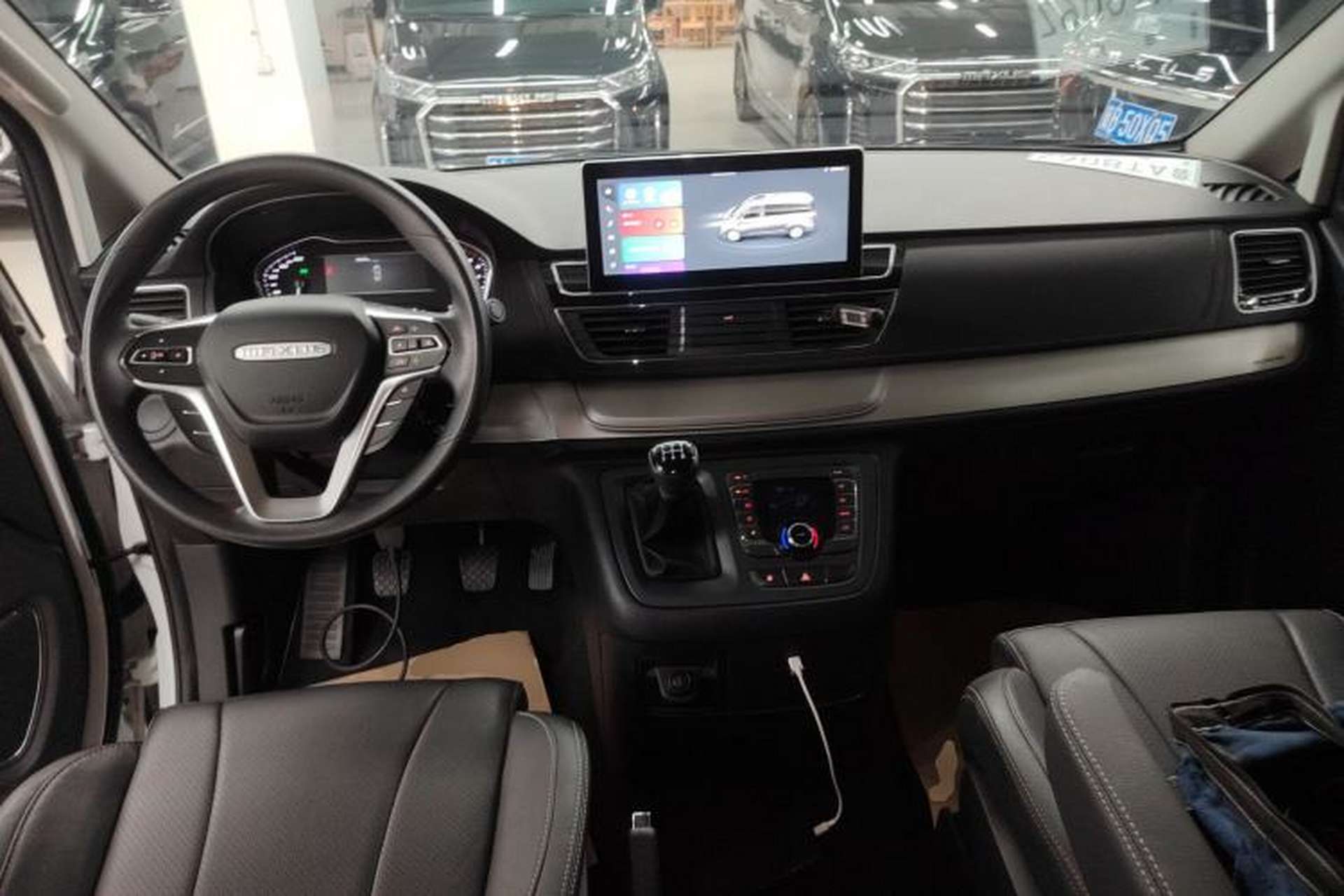Used SAIC MAXUS G10 2023 Facelift 2.0L Manual Multi-Function Version Gasoline 7-Seater Interior 2