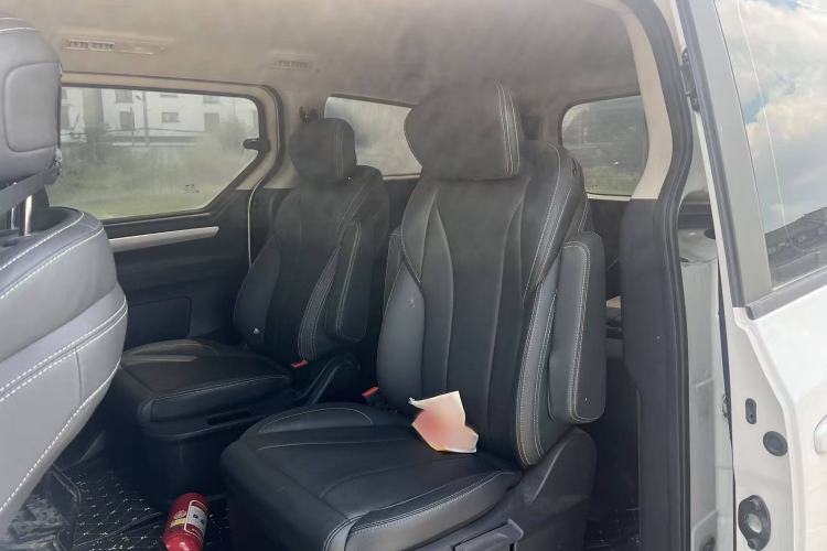 Used SAIC MAXUS G10 2023 Facelift 2.0L Manual Multi-Function Version Gasoline 7-Seater Interior 4
