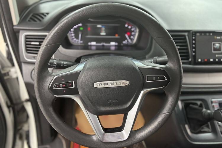 Used SAIC MAXUS G10 2023 2.0T Manual Multi-Function Version Diesel 7/8/9 Seats Interior 4