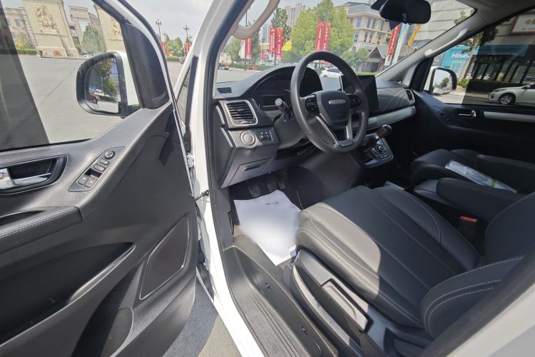Used SAIC MAXUS G10 2023 Facelift 2.0L Manual Multi-Function Version Gasoline 7-Seater Interior 5