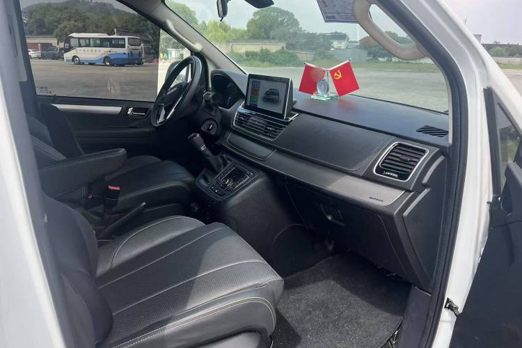 Used SAIC MAXUS G10 2023 Facelift 2.0L Manual Multi-Function Version Gasoline 7-Seater Interior 5