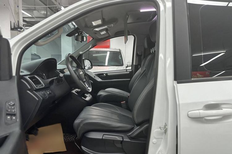 Used SAIC MAXUS G10 2023 2.0T Manual Multi-Function Version Diesel 7/8/9 Seats Interior 6