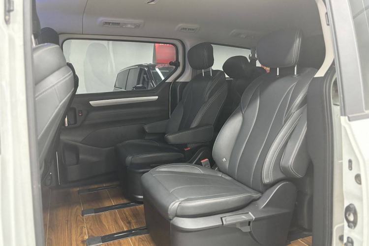 Used SAIC MAXUS G10 2023 2.0T Manual Multi-Function Version Diesel 7/8/9 Seats Interior 7
