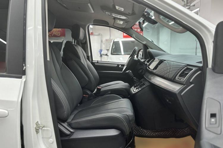 Used SAIC MAXUS G10 2023 2.0T Manual Multi-Function Version Diesel 7/8/9 Seats Interior 9