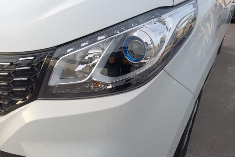 Used SAIC MAXUS G10 2023 2.0T Manual Multi-Function Version Diesel 7/8/9 Seats Left Front Headlight