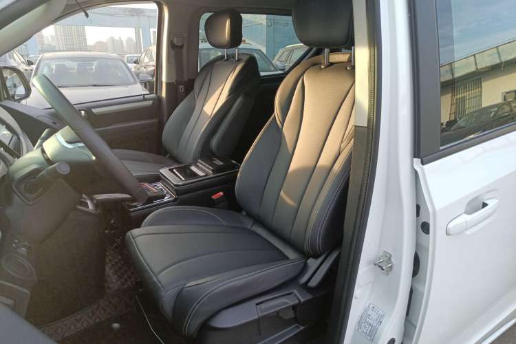 Used SAIC MAXUS G10 2023 2.0T Manual Multi-Function Version Diesel 7/8/9 Seats Left Front Seat