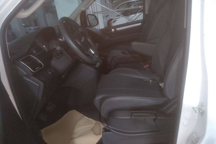 Used SAIC MAXUS G10 2023 Facelift 2.0L Manual Multi-Function Version Gasoline 7-Seater Left Front Seat