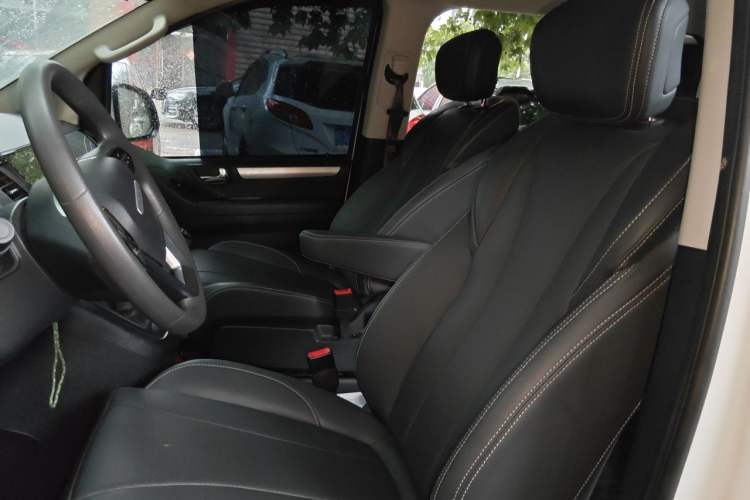 Used SAIC MAXUS G10 2023 2.0L Manual Multi-Function Version Gasoline 7 Seats Left Front Seat