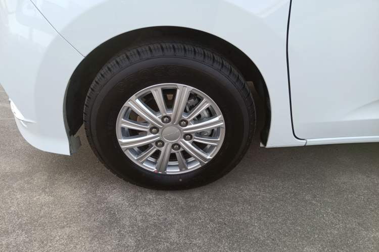 Used SAIC MAXUS G10 2023 2.0T Manual Multi-Function Version Diesel 7/8/9 Seats Left Front Wheel Hub