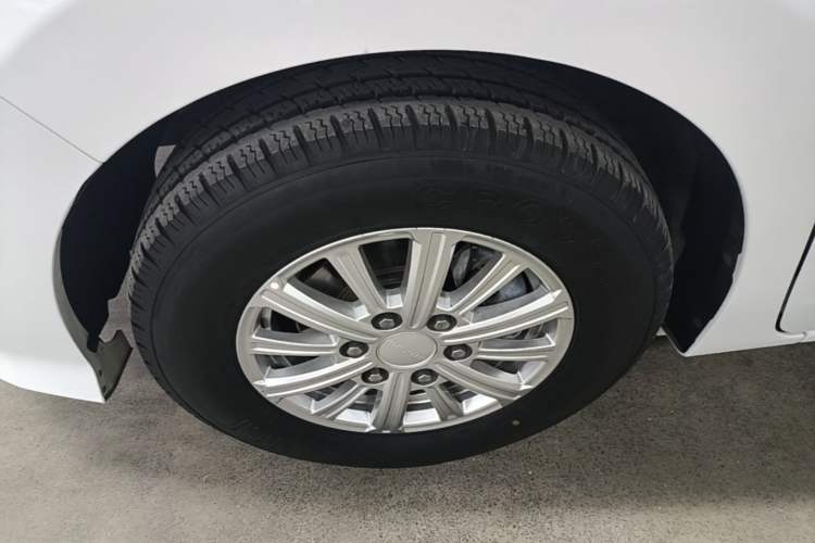 Used SAIC MAXUS G10 2023 Facelift 2.0L Manual Multi-Function Version Gasoline 7-Seater Left Front Wheel Hub