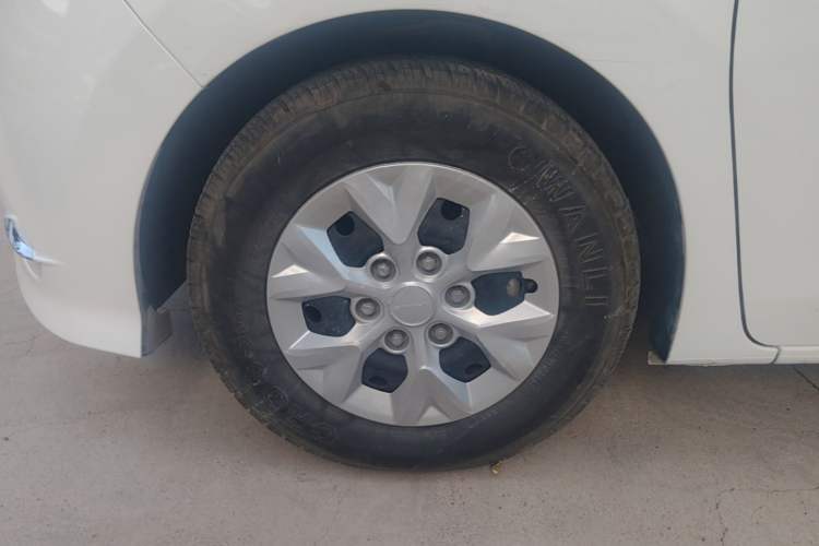 Used SAIC MAXUS G10 2023 2.0T Manual Multi-Function Version Diesel 7/8/9 Seats Left Front Wheel Hub