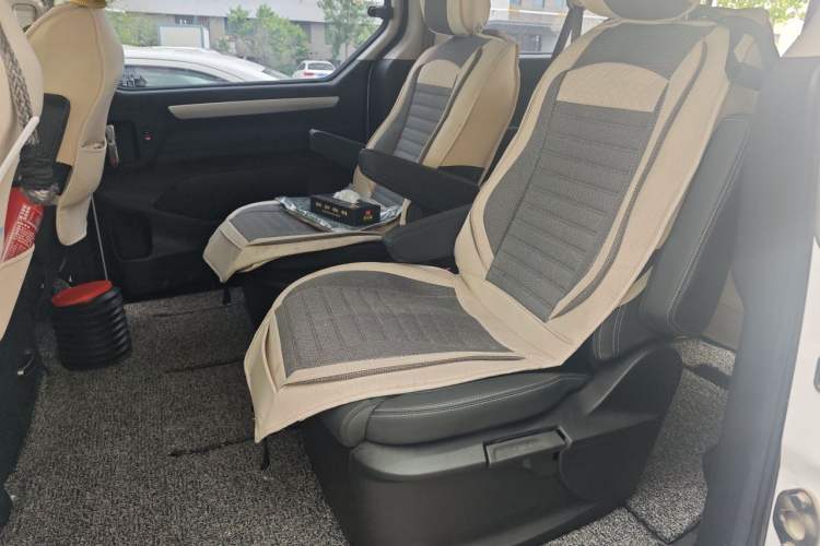Used SAIC MAXUS G10 2023 2.0L Manual Multi-Function Version Gasoline 7 Seats Left Rear Seat