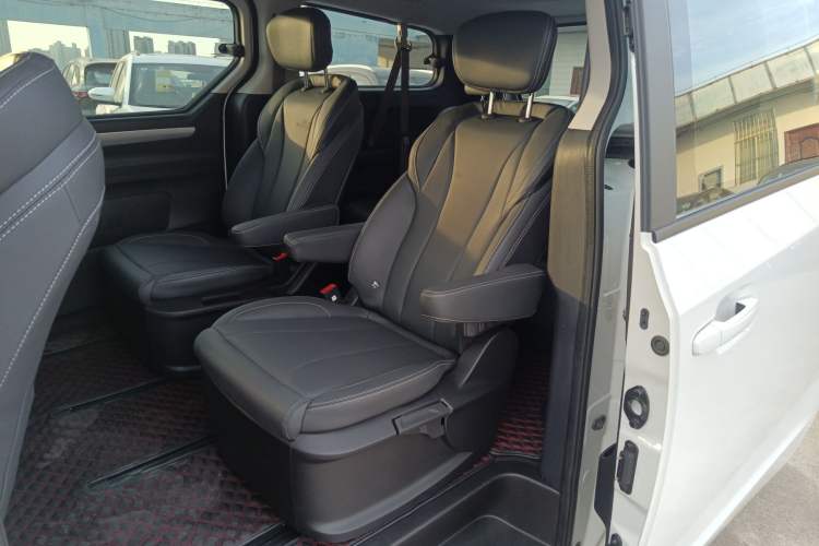 Used SAIC MAXUS G10 2023 2.0T Manual Multi-Function Version Diesel 7/8/9 Seats Left Rear Seat