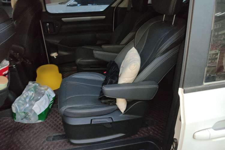 Used SAIC MAXUS G10 2023 2.0T Manual Multi-Function Version Diesel 7/8/9 Seats Left Rear Seat