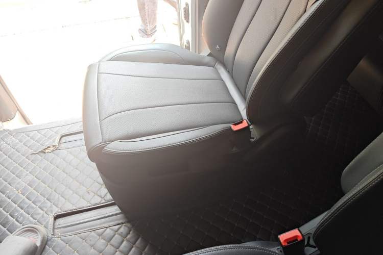 Used SAIC MAXUS G10 2023 2.0L Manual Multi-Function Version Gasoline 7 Seats Left Rear Seat