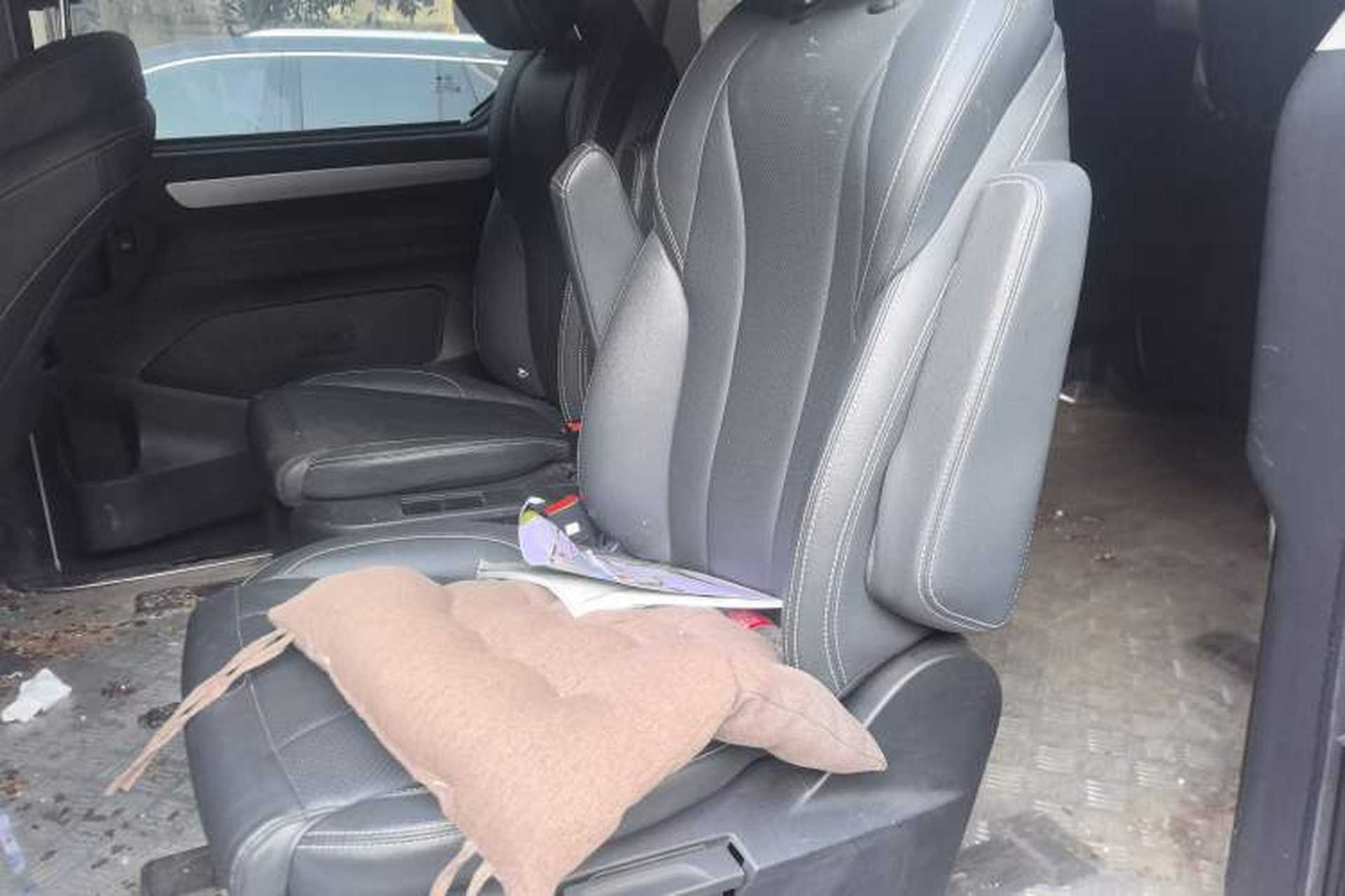 Used SAIC MAXUS G10 2023 2.0T Manual Multi-Function Version Diesel 7/8/9 Seats Left Rear Seat
