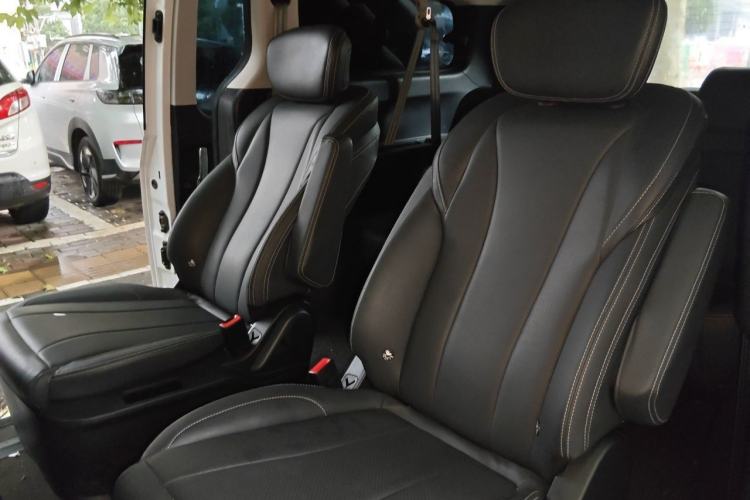Used SAIC MAXUS G10 2023 2.0L Manual Multi-Function Version Gasoline 7 Seats Left Rear Seat
