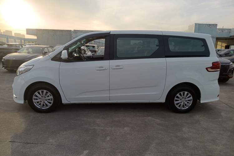 Used SAIC MAXUS G10 2023 2.0T Manual Multi-Function Version Diesel 7/8/9 Seats Left Side