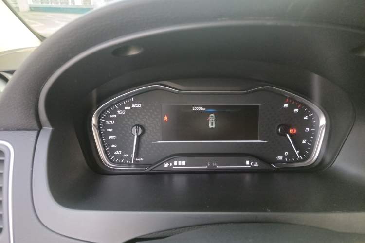 Used SAIC MAXUS G10 2023 2.0T Manual Multi-Function Version Diesel 7/8/9 Seats Odometer Close Up