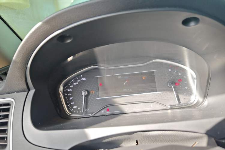 Used SAIC MAXUS G10 2023 Facelift 2.0L Manual Multi-Function Version Gasoline 7-Seater Odometer Close Up