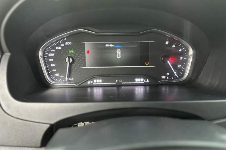 Used SAIC MAXUS G10 2023 2.0T Manual Multi-Function Version Diesel 7/8/9 Seats Odometer Close Up