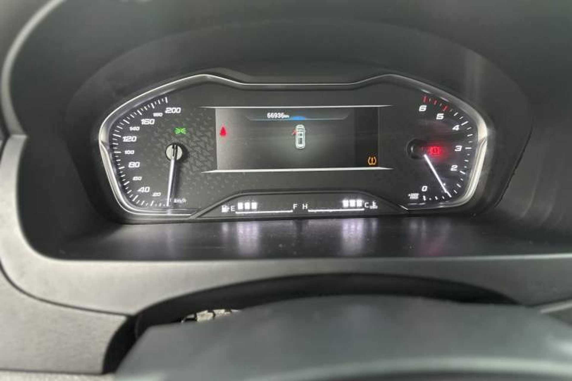 Used SAIC MAXUS G10 2023 2.0T Manual Multi-Function Version Diesel 7/8/9 Seats Odometer Close Up