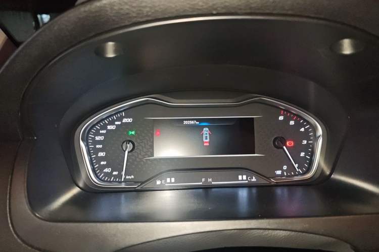 Used SAIC MAXUS G10 2023 2.0T Manual Multi-Function Version Diesel 7/8/9 Seats Odometer Close Up