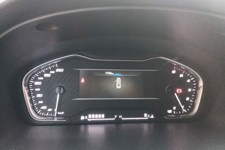 Used SAIC MAXUS G10 2023 2.0T Manual Multi-Function Version Diesel 7 Seats Odometer Close Up